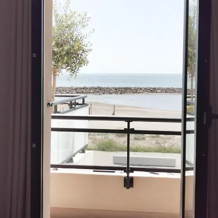 Hotel De La 2*