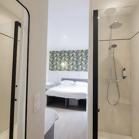Hotel De La 2*