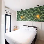 Hotel De La 2*