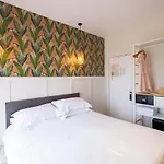 Hotel De La 2*