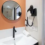 Hotel De La 2*