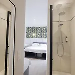 Hotel De La 2*