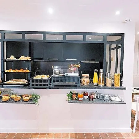 De La Hotel 2*