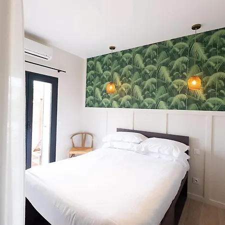 Hotel De La 2*