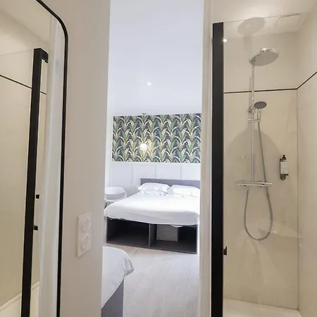 Hotel De La 2*